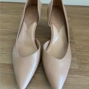 Naturalizer Tan Heels Elegant Design